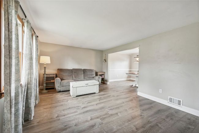 1515 Barry Dr, House other with 4 bedrooms, 3 bathrooms and 1 parking in Irwin PA | Image 4