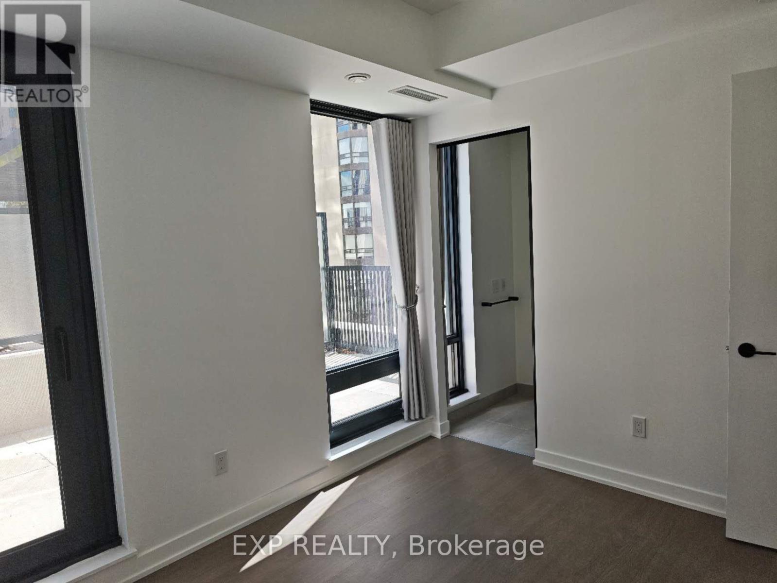 Residential Lease in Toronto (Forest Hill South)