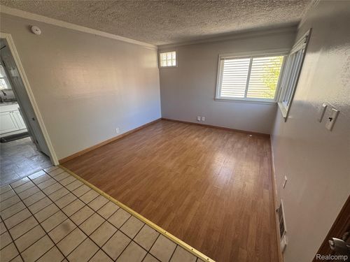 949 W Farnum Ave, Madison Heights, MI, 48071-3107 | Card Image