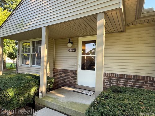 24252 Bashian Dr, Novi, MI, 48375-2920 | Card Image