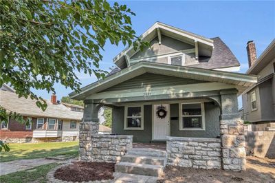 View of front facade with covered porch | Image 3