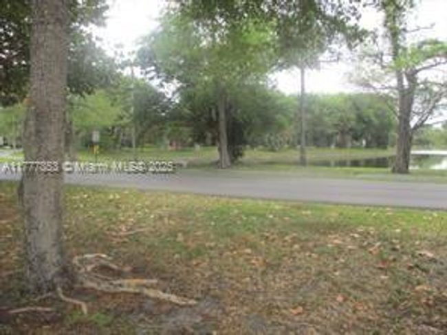 APT-222B - 2313 S Cypress Bend Dr, Condo with 2 bedrooms, 2 bathrooms and null parking in Pompano Beach FL | Image 23