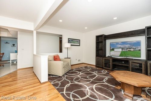36303 Tulane Dr, Sterling Heights, MI, 48312-2860 | Card Image