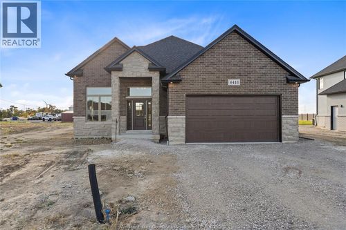 4418 Belmont Ave, Comber, ON, N0P1J0 | Card Image