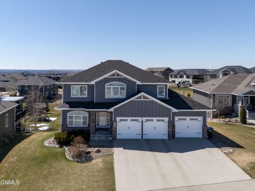 3716 Valley Dr, Bismarck, ND, 58503-1724 | Card Image