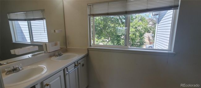 Primary bath w/double sinks | Image 13