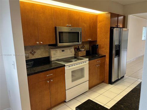 apt-301h-1301 Sw 142nd Ave, Pembroke Pines, FL, 33027-3565 | Card Image