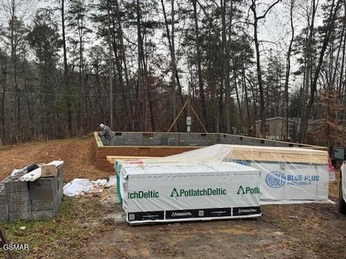 2779 Easy St, Sevierville, TN, 37862-7530 | Card Image