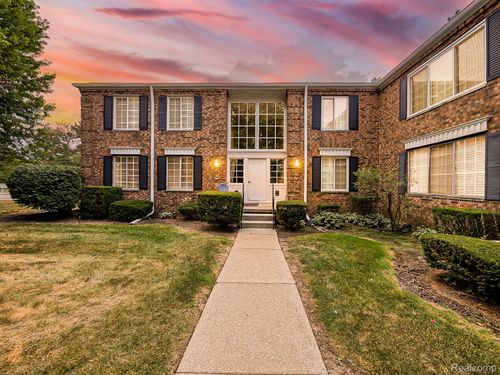 635 E Fox Hills Dr, Bloomfield Hills, MI, 48304-1341 | Card Image