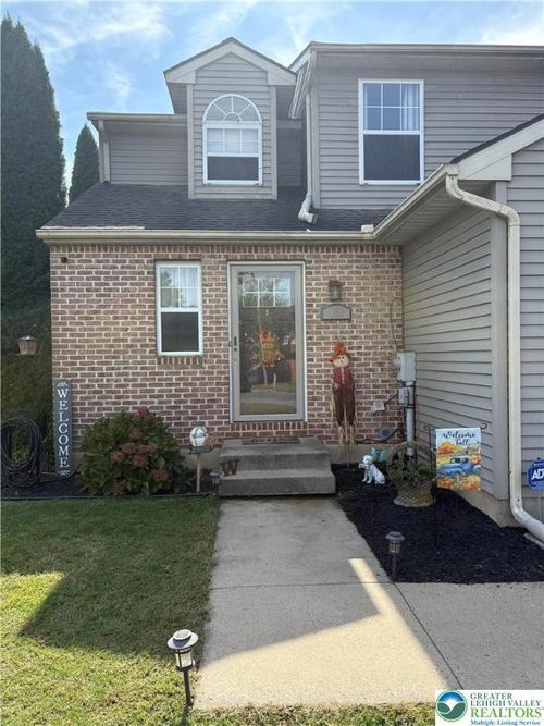 100 High Point Ln, Easton, PA, 18042-7216 | Card Image