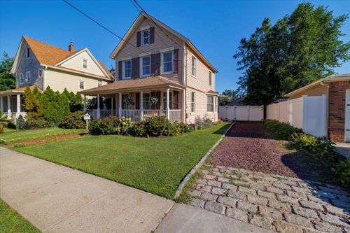 7 Waverly Pl, Rockville Centre, NY, 11570-4271 | Card Image