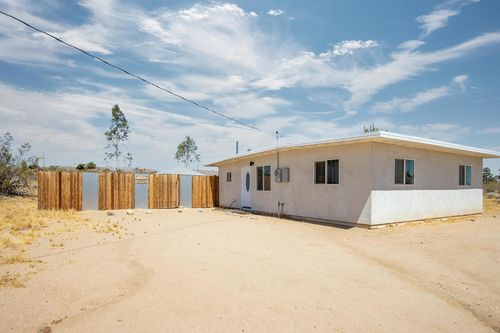 340 Cherokee Trl, Yucca Valley, CA, 92284-1576 | Card Image