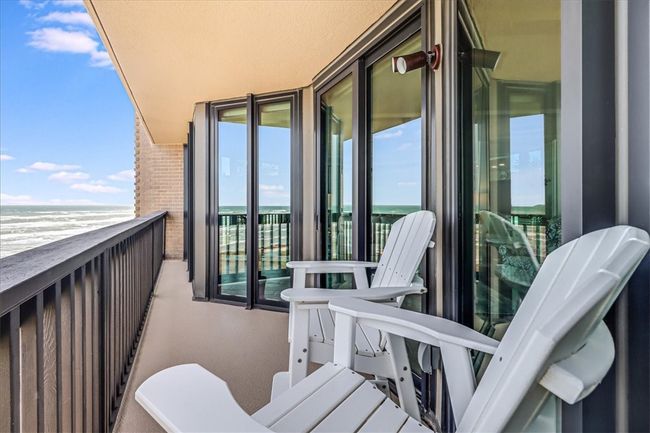 Private balcony overlooking the beach. | Image 23