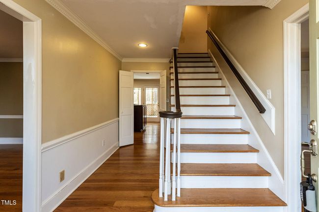 004-1920x1080-foyer-entry | Image 6