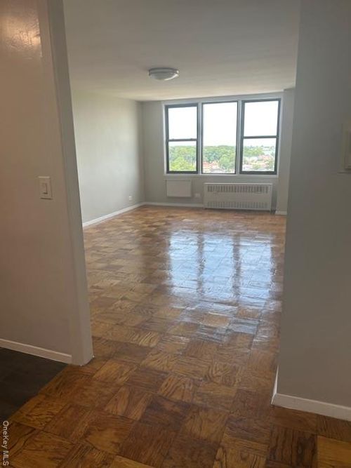 8j-3121 Middletown Road, New York, NY, 10461 | Card Image