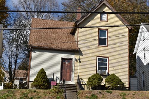 69 Easton Ave, Waterbury, CT, 06704-3030 | Card Image