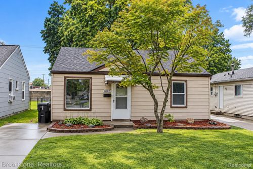 20471 Negaunee, Redford, MI, 48240-1211 | Card Image