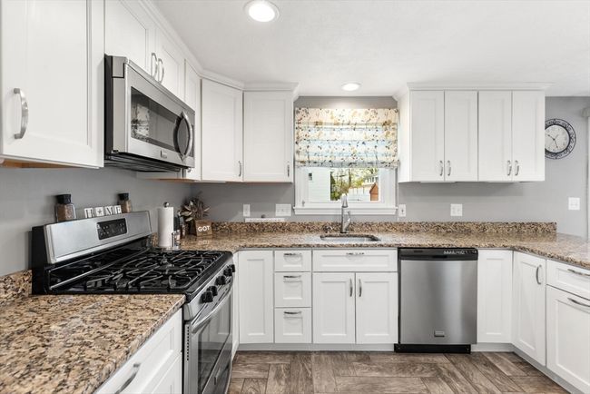 15 Gilbert St, House other with 3 bedrooms, 3 bathrooms and 3 parking in Waltham MA | Image 5