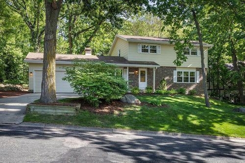 927 Camp Fire Dr, Sun Prairie, WI, 53590-2401 | Card Image