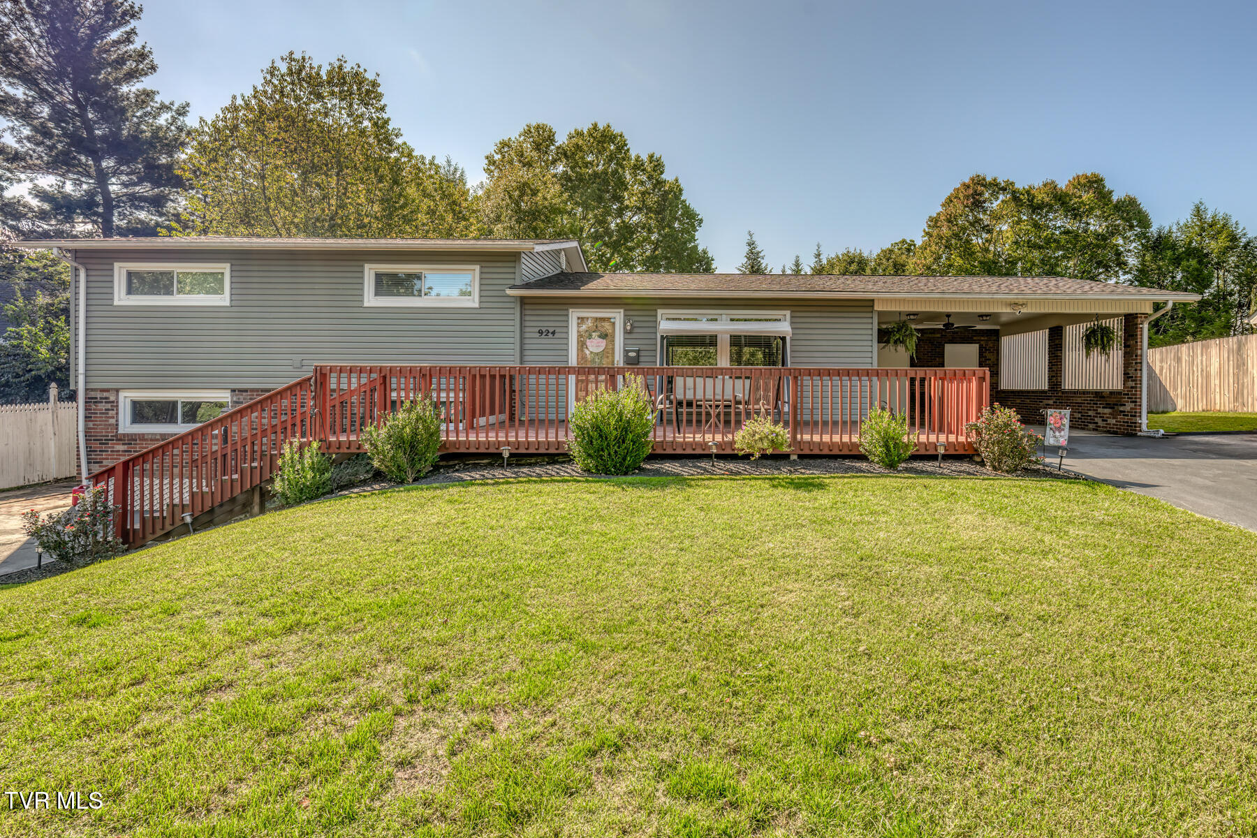 Lake Dr, Johnson City, TN 37601