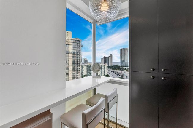 APT-2011 - 19400 Turnberry Way, Condo with 3 bedrooms, 3 bathrooms and null parking in Aventura FL | Image 17