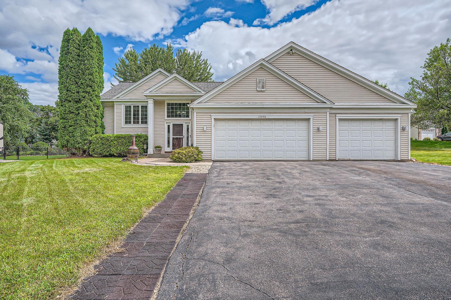 Homestead Trl, Lakeville, MN 55044