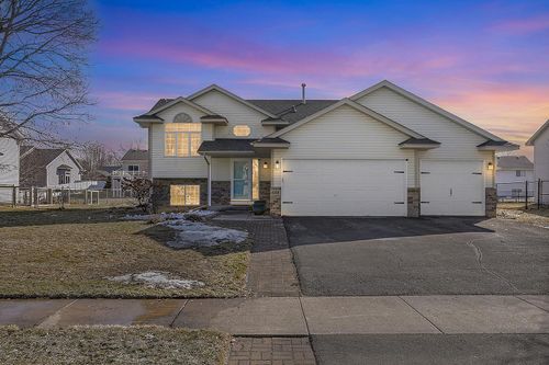 688 101st Ave Ne, Blaine, MN, 55434-4215 | Card Image