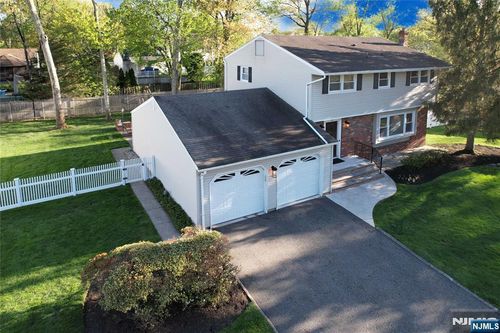 25 Debbie Ct, Wayne, NJ, 07470-6525 | Card Image
