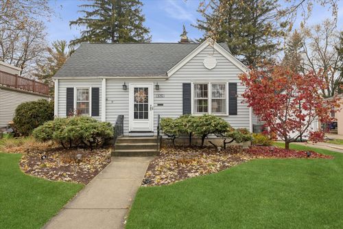 570 Morgan St, Elgin, IL, 60123-7566 | Card Image