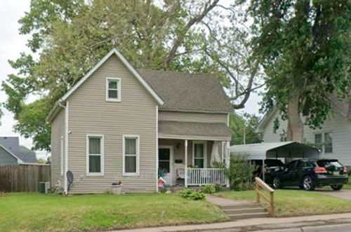 2031 N Division St, Davenport, IA, 52804-2222 | Card Image