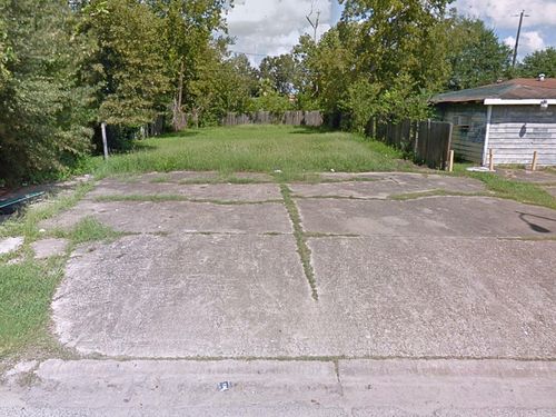5225 Chennault Rd, Houston, TX, 77033-2630 | Card Image