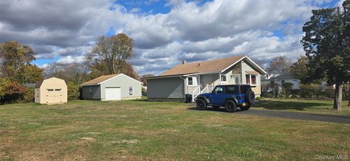 19 Kent Dr, Shirley, NY, 11967-4209 | Card Image