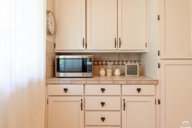2013 Camelback Dr, House other with 4 bedrooms, 4 bathrooms and null parking in Lawrence KS | Image 13