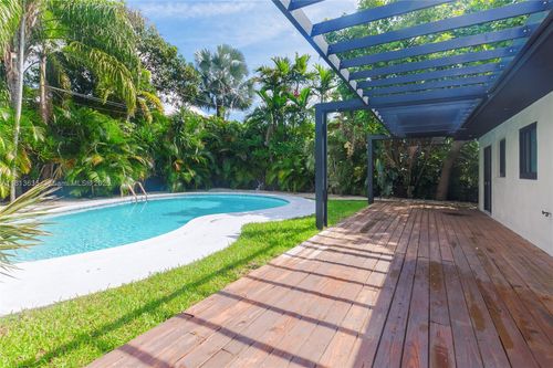 1-1955 Alamanda Dr, North Miami, FL, 33181-2602 | Card Image
