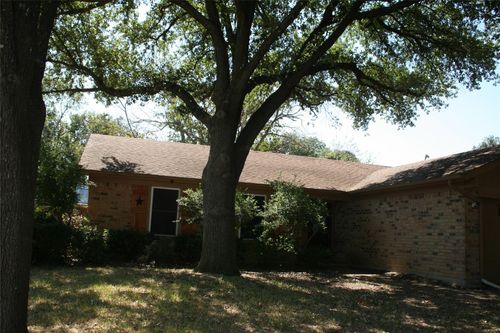 2205 Towne North Dr, Cleburne, TX, 76033-7921 | Card Image