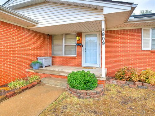909 Holoway Drive, Midwest City, OK, 73110 | Card Image