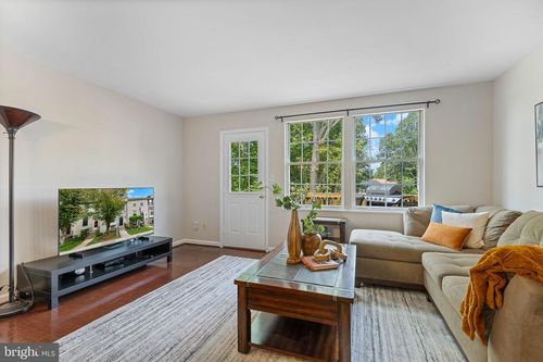 6582 Skylemar Trl, CENTREVILLE, VA, 20121-3839 | Card Image