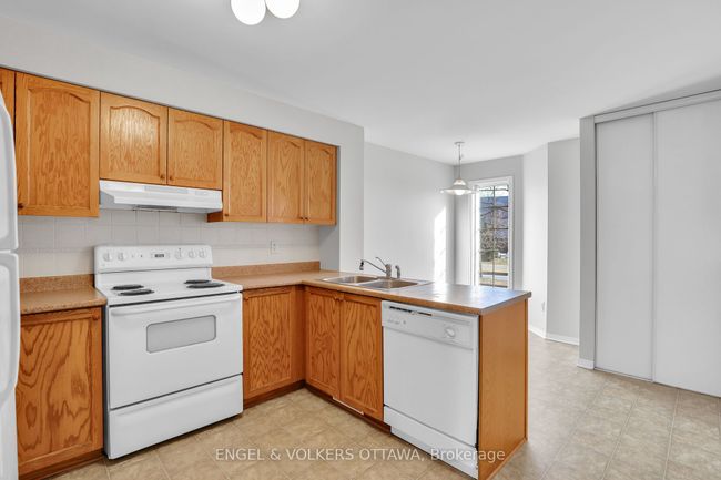10 - 811 Longfields Dr, Condo with 2 bedrooms, 3 bathrooms and 2 parking in Nepean ON | Image 6
