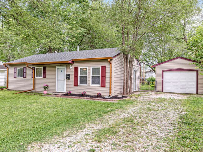 This home is conveniently located near 465, shopping | Image 20