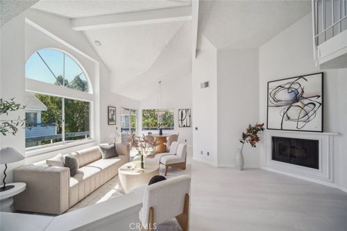 unit-310-26970 Flo Ln, Canyon Country, CA, 91351-5272 | Card Image