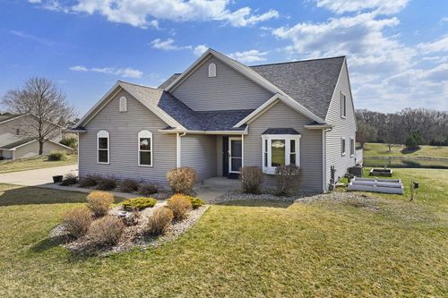 W5071 Clearwater Ln, Elkhorn, WI, 53121-3518 | Card Image