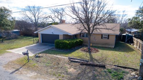 1002 W Wrights Ave, Comanche, TX, 76442-1537 | Card Image