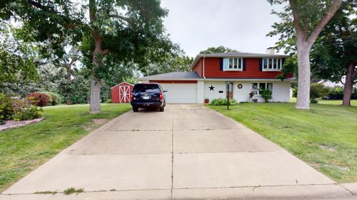 329 Meredith Road, Albert Lea, MN, 56007 | Card Image