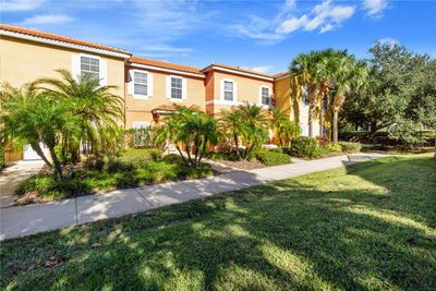 8511 Bay Lilly Loop, Townhouse with 4 bedrooms, 3 bathrooms and null parking in Kissimmee FL | Image 2