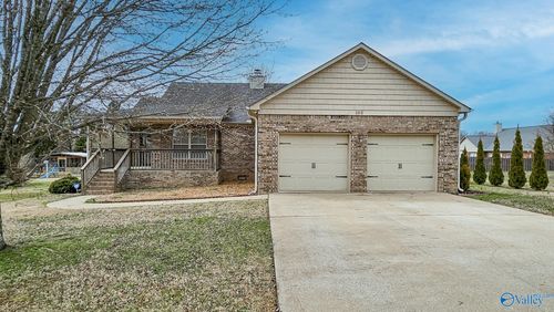 102 Compass Hill Cir, Toney, AL, 35773-7292 | Card Image