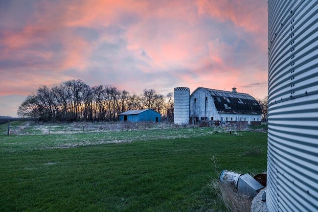 web_barn dusk.jpg | Image 39