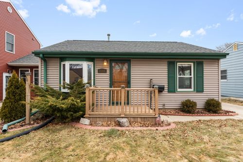 2812 E Allerton Ave, Saint Francis, WI, 53235-5736 | Card Image