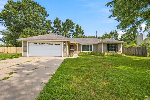 405 Knoxberry Dr, Manhattan, KS, 66502-7612 | Card Image
