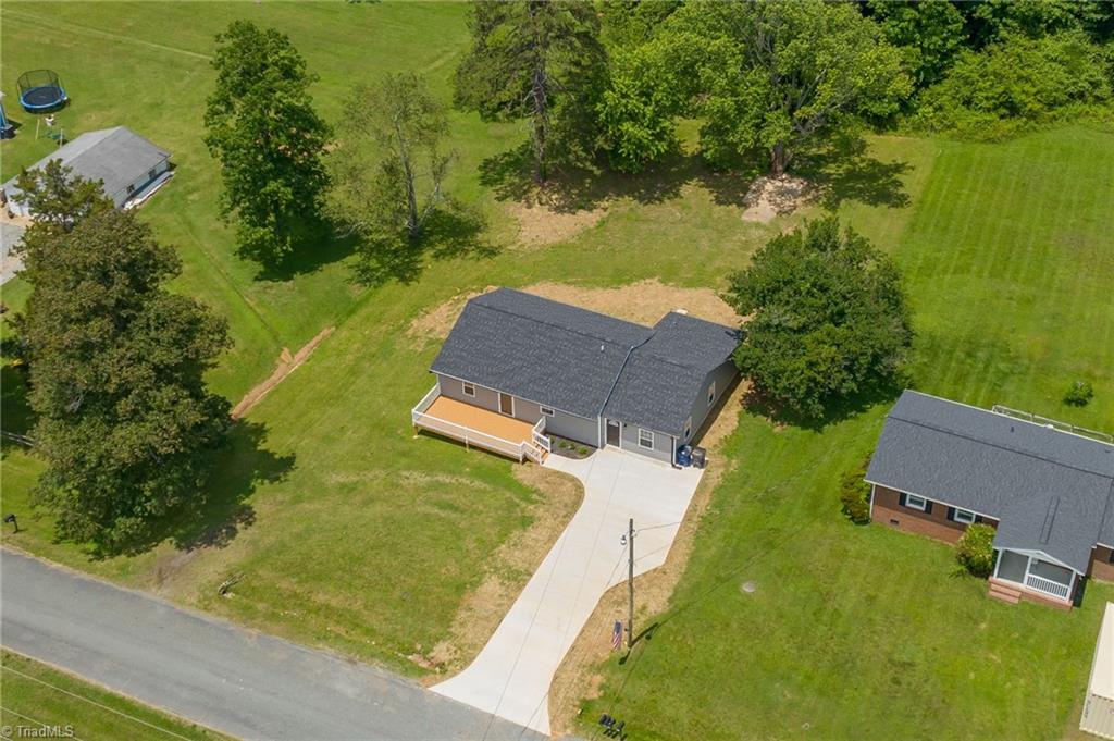 Sanford Dr, Winston Salem, NC 27105