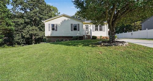 162 Oak Ridge Pl, Mount Airy, NC, 27030-9741 | Card Image